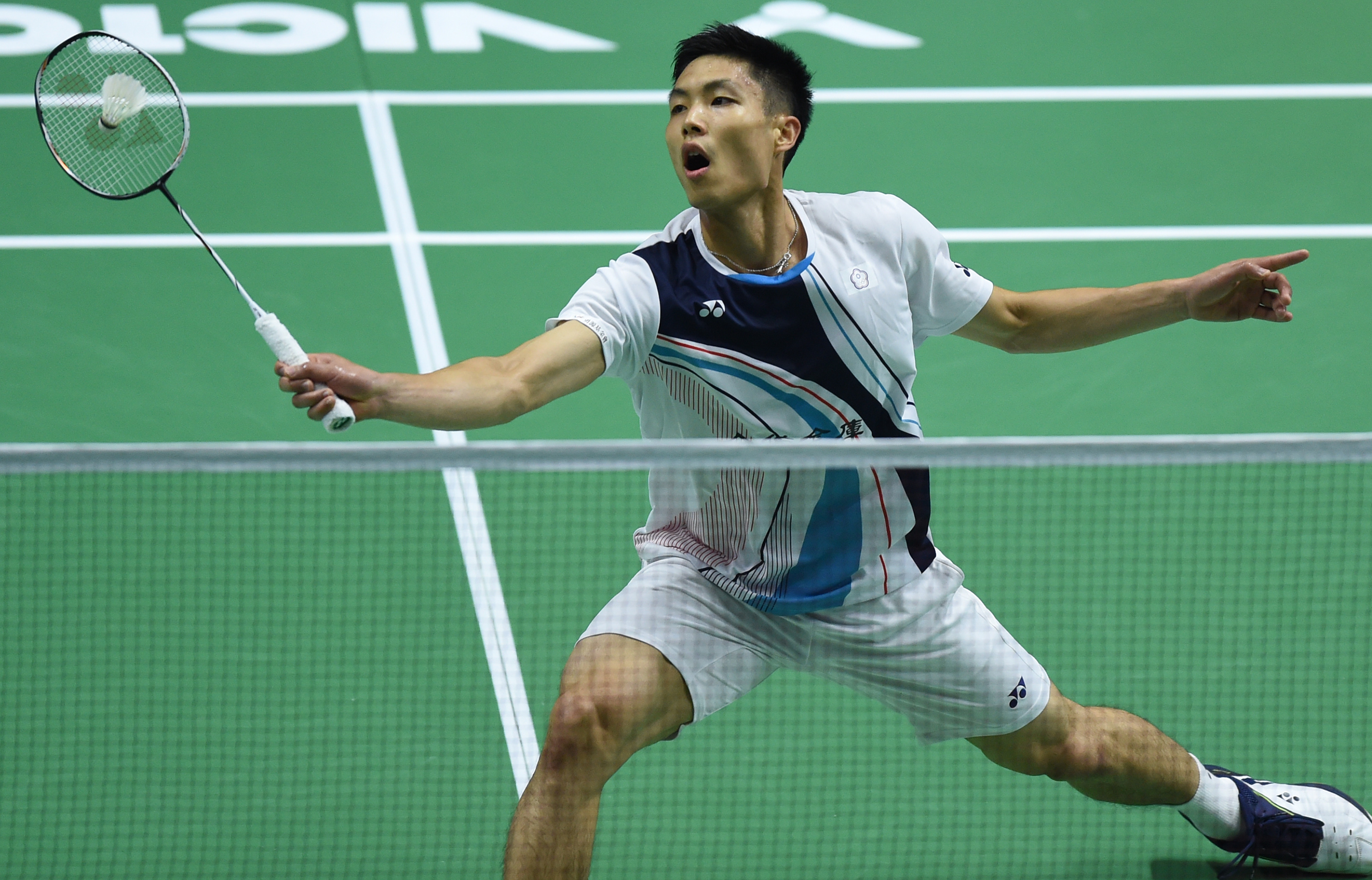 與另一名前 與另一名前